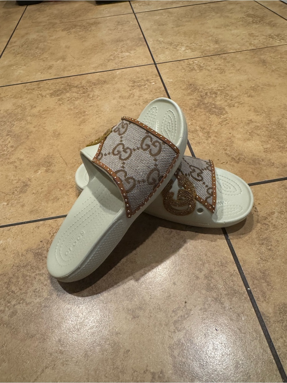 Custom-made Crocs - Picture 3 of 4
